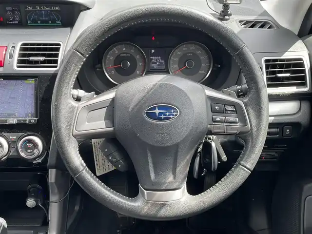 スバル フォレスター 2．0i－L アイサイト 道央・札幌 2015(平27)年 14.6万km クリスタルホワイトP ・４WD/・ワンオーナー/・社外メモリナビ/　CD・DVD・SD・Bluetooth/・フルセグTV/・バックカメラ/・ETC/・レーダークルーズ/・衝突軽減ブレーキ/・レーンキープアシスト/・横滑り防止装置/・ダウンヒルアシストコントロール/・パドルシフト/・ステアリングスイッチ/・オートライト/・フォグランプ/・プッシュスタート/・パワーシート/・シートヒーター/・積込冬タイヤAWセット/・取扱説明書/・保証書/・スマートキー/・スペアキー/・純正エンジンスターター