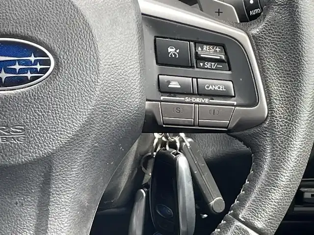 スバル フォレスター 2．0i－L アイサイト 道央・札幌 2015(平27)年 14.6万km クリスタルホワイトP ・４WD/・ワンオーナー/・社外メモリナビ/　CD・DVD・SD・Bluetooth/・フルセグTV/・バックカメラ/・ETC/・レーダークルーズ/・衝突軽減ブレーキ/・レーンキープアシスト/・横滑り防止装置/・ダウンヒルアシストコントロール/・パドルシフト/・ステアリングスイッチ/・オートライト/・フォグランプ/・プッシュスタート/・パワーシート/・シートヒーター/・積込冬タイヤAWセット/・取扱説明書/・保証書/・スマートキー/・スペアキー/・純正エンジンスターター