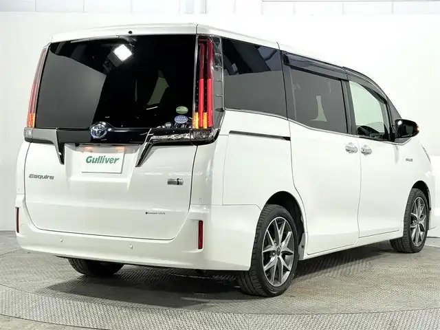 トヨタ エスクァイア ハイブリッド Gi プレミアムパッケージ ブラックテーラード 大阪府 2019(令1)年 4.1万km ホワイトパールクリスタルシャイン 純正大型ナビＴＶ　クルコン　シートヒーター　ハンドルヒーター　バックカメラ　衝突軽減　両側パワスラ　ＥＴＣ　ドラレコ　レーンアシスト　スマートキー　ＬＥＤヘッドライト　オートマチックハイビーム