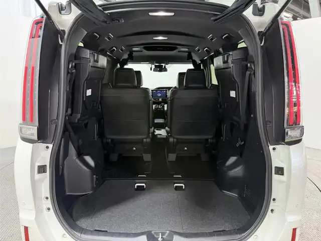トヨタ エスクァイア ハイブリッド Gi プレミアムパッケージ ブラックテーラード 大阪府 2019(令1)年 4.1万km ホワイトパールクリスタルシャイン 純正大型ナビＴＶ　クルコン　シートヒーター　ハンドルヒーター　バックカメラ　衝突軽減　両側パワスラ　ＥＴＣ　ドラレコ　レーンアシスト　スマートキー　ＬＥＤヘッドライト　オートマチックハイビーム