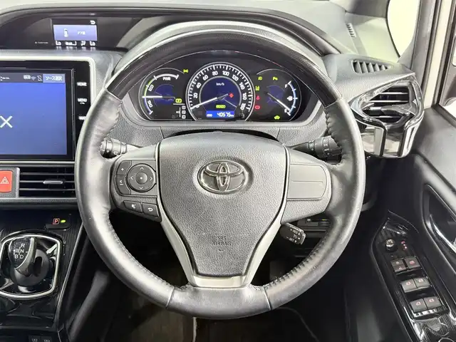トヨタ エスクァイア ハイブリッド Gi プレミアムパッケージ ブラックテーラード 大阪府 2019(令1)年 4.1万km ホワイトパールクリスタルシャイン 純正大型ナビＴＶ　クルコン　シートヒーター　ハンドルヒーター　バックカメラ　衝突軽減　両側パワスラ　ＥＴＣ　ドラレコ　レーンアシスト　スマートキー　ＬＥＤヘッドライト　オートマチックハイビーム