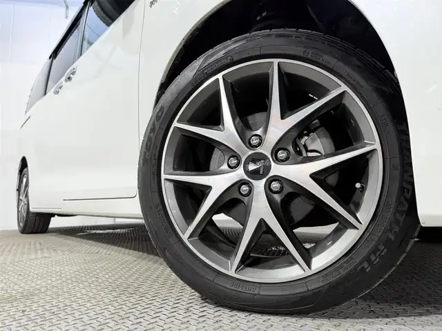 トヨタ エスクァイア ハイブリッド Gi プレミアムパッケージ ブラックテーラード 大阪府 2019(令1)年 4.1万km ホワイトパールクリスタルシャイン 純正大型ナビＴＶ　クルコン　シートヒーター　ハンドルヒーター　バックカメラ　衝突軽減　両側パワスラ　ＥＴＣ　ドラレコ　レーンアシスト　スマートキー　ＬＥＤヘッドライト　オートマチックハイビーム