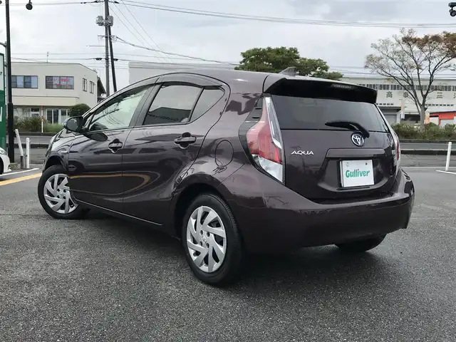 トヨタ アクア S 鳥取県 2015(平27)年 6.9万km ディープアメジストマイカメタリック 純正ナビ/ワンセグ/CD/BT/バックカメラ/横滑り防止装置/オートライト/純正フロアマット/ドアバイザー/プッシュエンジンスタート/スマートキー/スペアキー/保証書/取扱説明書/スタットレスセット積込/（タイヤ溝6部山）