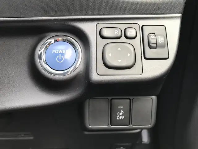 トヨタ アクア S 鳥取県 2015(平27)年 6.9万km ディープアメジストマイカメタリック 純正ナビ/ワンセグ/CD/BT/バックカメラ/横滑り防止装置/オートライト/純正フロアマット/ドアバイザー/プッシュエンジンスタート/スマートキー/スペアキー/保証書/取扱説明書/スタットレスセット積込/（タイヤ溝6部山）