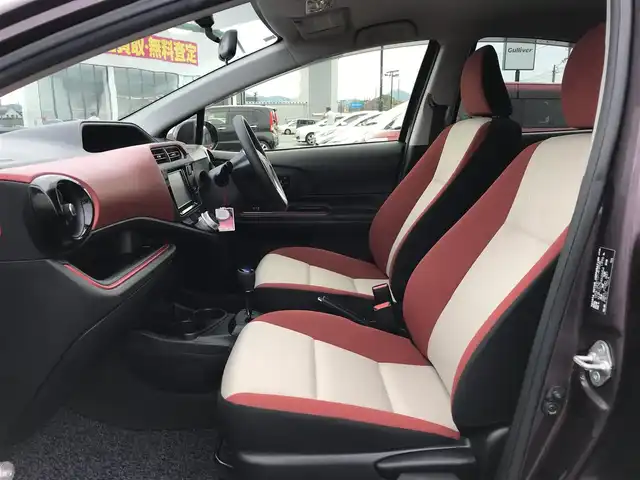 トヨタ アクア S 鳥取県 2015(平27)年 6.9万km ディープアメジストマイカメタリック 純正ナビ/ワンセグ/CD/BT/バックカメラ/横滑り防止装置/オートライト/純正フロアマット/ドアバイザー/プッシュエンジンスタート/スマートキー/スペアキー/保証書/取扱説明書/スタットレスセット積込/（タイヤ溝6部山）