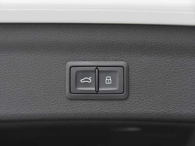 アウディ Ｑ３ 35TDIクワトロ Sライン 和歌山県 2021(令3)年 5.1万km パール アシスタンスパッケージ/プラスパッケージ/黒革シート/アクティブクルーズコントロール/ブラインドスポットモニター/レーンキープアシスト/Audiプレセンス/前後ドラレコ/純正ナビ/360度カメラ/AppleCarPlay/ワイヤレス充電/バーチャルコックピット/オートテールゲート/アドバンスドキー/パワーシート/シートヒーター/保証書/スペアキー