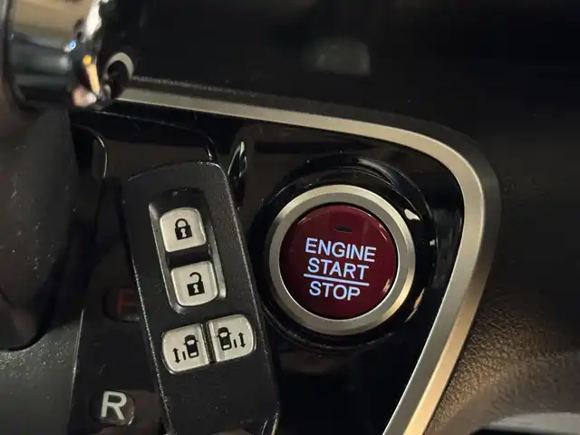 ホンダ Ｎ ＢＯＸ カスタム G ターボ Lパッケージ 群馬県 2016(平28)年 9.6万km スマートブラック ホンダセンシング/・衝突軽減ブレーキ/・クルーズコントロール/・オートライト/・横滑り防止/純正8インチナビ/・AM/FM/フルセグTV/・Bluetooth/MSV/・SD/CD/DVD/バックカメラ/4WD/両側電動スライドドア/前席シートヒーター/純正フロアマット/純正ドアバイザー/スマートキー/プッシュスタート