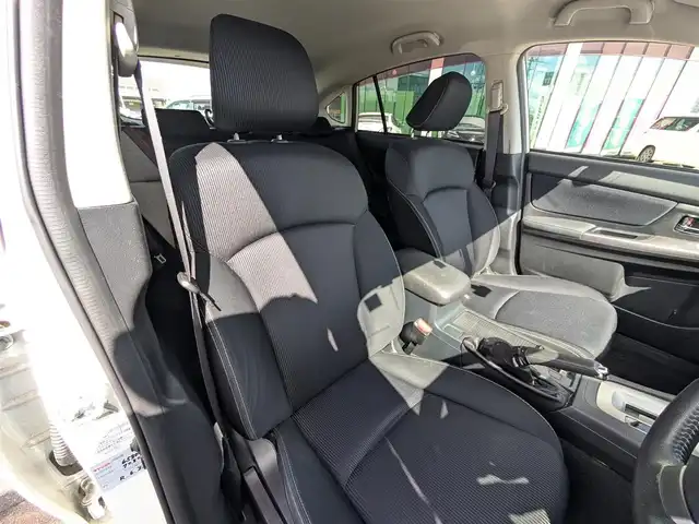 スバル インプレッサ スポーツ 2．0i 福井県 2015(平27)年 7.6万km サテンホワイトパール 純正16インチAW/キセノンヘッドライト/Fフォグ/パイオニアSDナビ/フルセグテレビ/バックカメラ/クルーズコントロール/前方ドライブレコーダー/パドルシフト/ETC/横滑り防止装置/盗難防止装置/ダブルエアバッグ/純正フロアマット/リモコンキー