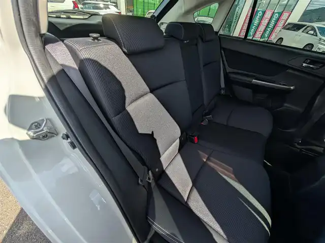 スバル インプレッサ スポーツ 2．0i 福井県 2015(平27)年 7.6万km サテンホワイトパール 純正16インチAW/キセノンヘッドライト/Fフォグ/パイオニアSDナビ/フルセグテレビ/バックカメラ/クルーズコントロール/前方ドライブレコーダー/パドルシフト/ETC/横滑り防止装置/盗難防止装置/ダブルエアバッグ/純正フロアマット/リモコンキー