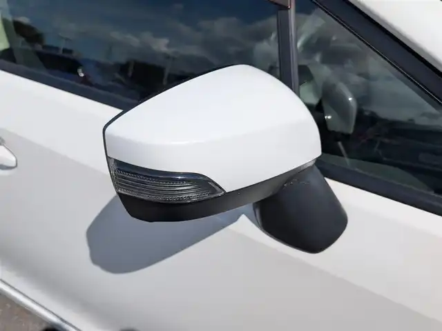 スバル インプレッサ スポーツ 2．0i 福井県 2015(平27)年 7.6万km サテンホワイトパール 純正16インチAW/キセノンヘッドライト/Fフォグ/パイオニアSDナビ/フルセグテレビ/バックカメラ/クルーズコントロール/前方ドライブレコーダー/パドルシフト/ETC/横滑り防止装置/盗難防止装置/ダブルエアバッグ/純正フロアマット/リモコンキー
