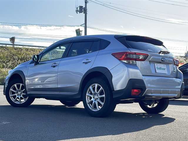 スバル ＸＶ ハイブリッド 2．0e－L アイサイト 青森県 2020(令2)年 6.8万km アイスシルバーメタリック ・4WD/・衝突軽減ブレーキ/・レーダークルーズコントロール/・レーンキープアシスト/・社外SDナビ/・Bluetooth/・バックカメラ/・ETC/・ステアリングスイッチ/・プッシュスタート/・スマートキー/・パドルシフト/・オートライト/・純正LEDヘッドライト/・純正フォグライト/・純正フロアマット/・社外17AW/・保証書あり
