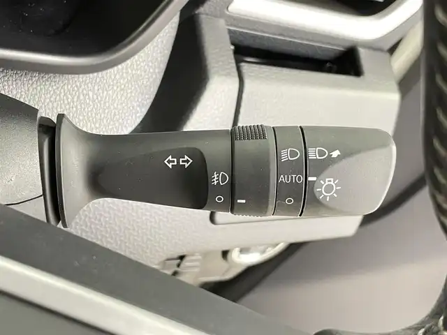 ダイハツ トール カスタムG 千葉県 2020(令2)年 2.6万km パールホワイトⅢ 禁煙車/スマートアシスト/衝突軽減ブレーキ/両側パワースライドドア/ナビ（CN-RE07WD）/CD DVD SD USB Bluetooth/フルセグTV/バックカメラ/レーダークルーズコントロール/コーナーセンサー/アイドリングストップ/横滑り防止機能/ステアリングリモコン/電動パーキングブレーキ/オートブレーキホールド/LEDオートライト/純正15インチアルミホイール/純正フロアマット/スマートキー/スペアキー