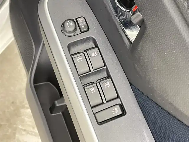 ダイハツ トール カスタムG 千葉県 2020(令2)年 2.6万km パールホワイトⅢ 禁煙車/スマートアシスト/衝突軽減ブレーキ/両側パワースライドドア/ナビ（CN-RE07WD）/CD DVD SD USB Bluetooth/フルセグTV/バックカメラ/レーダークルーズコントロール/コーナーセンサー/アイドリングストップ/横滑り防止機能/ステアリングリモコン/電動パーキングブレーキ/オートブレーキホールド/LEDオートライト/純正15インチアルミホイール/純正フロアマット/スマートキー/スペアキー