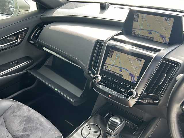 トヨタ クラウン ハイブリッド RS アドバンス 山形県 2018(平30)年 13.3万km シルバーM 禁煙車/トヨタセーフティセンス/クルーズコントロール/横滑り防止装置/レーンキープアシスト/全周囲カメラ/パーキングアシスト/前方ドライブレコーダー/室内ドライブレコーダー/前後コーナーセンサー/純正メモリナビ/（Bluetooth/フルセグ/AM/FM/USB)/nanoe/ステアリングスイッチ/ステアリングヒーター/パドルシフト/ハーフレザーシート/全席パワーシート/前席シートヒーター/純正ETC２．０/純正フロアマット/スマートキー/カードキー/オートLEDヘッドライト/オートマチックハイビーム/フォグランプ/電動格納ミラー/ドアバイザー/純正アルミホイール