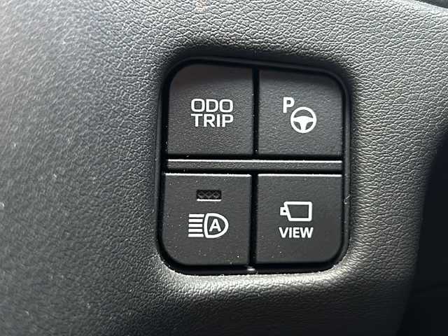 トヨタ クラウン ハイブリッド RS アドバンス 山形県 2018(平30)年 13.3万km シルバーM 禁煙車/トヨタセーフティセンス/クルーズコントロール/横滑り防止装置/レーンキープアシスト/全周囲カメラ/パーキングアシスト/前方ドライブレコーダー/室内ドライブレコーダー/前後コーナーセンサー/純正メモリナビ/（Bluetooth/フルセグ/AM/FM/USB)/nanoe/ステアリングスイッチ/ステアリングヒーター/パドルシフト/ハーフレザーシート/全席パワーシート/前席シートヒーター/純正ETC２．０/純正フロアマット/スマートキー/カードキー/オートLEDヘッドライト/オートマチックハイビーム/フォグランプ/電動格納ミラー/ドアバイザー/純正アルミホイール