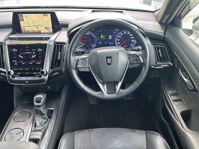 トヨタ クラウン ハイブリッド RS アドバンス 山形県 2018(平30)年 13.3万km シルバーM 禁煙車/トヨタセーフティセンス/クルーズコントロール/横滑り防止装置/レーンキープアシスト/全周囲カメラ/パーキングアシスト/前方ドライブレコーダー/室内ドライブレコーダー/前後コーナーセンサー/純正メモリナビ/（Bluetooth/フルセグ/AM/FM/USB)/nanoe/ステアリングスイッチ/ステアリングヒーター/パドルシフト/ハーフレザーシート/全席パワーシート/前席シートヒーター/純正ETC２．０/純正フロアマット/スマートキー/カードキー/オートLEDヘッドライト/オートマチックハイビーム/フォグランプ/電動格納ミラー/ドアバイザー/純正アルミホイール