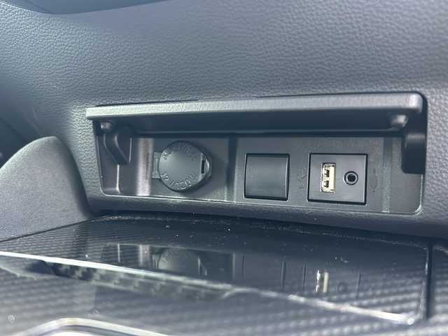 トヨタ クラウン ハイブリッド RS アドバンス 山形県 2018(平30)年 13.3万km シルバーM 禁煙車/トヨタセーフティセンス/クルーズコントロール/横滑り防止装置/レーンキープアシスト/全周囲カメラ/パーキングアシスト/前方ドライブレコーダー/室内ドライブレコーダー/前後コーナーセンサー/純正メモリナビ/（Bluetooth/フルセグ/AM/FM/USB)/nanoe/ステアリングスイッチ/ステアリングヒーター/パドルシフト/ハーフレザーシート/全席パワーシート/前席シートヒーター/純正ETC２．０/純正フロアマット/スマートキー/カードキー/オートLEDヘッドライト/オートマチックハイビーム/フォグランプ/電動格納ミラー/ドアバイザー/純正アルミホイール