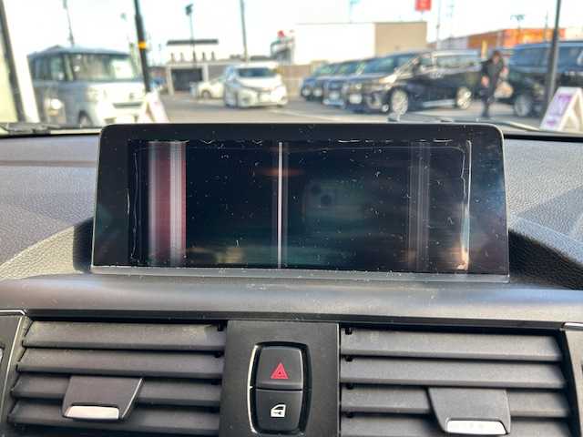 ＢＭＷ １１８ｉ 宮城県 2015(平27)年 10.7万km 白 登録時走行距離106566km/クリアランスソナー/ETC/アイドリングストップ/フォグランプ/ダブルミラー