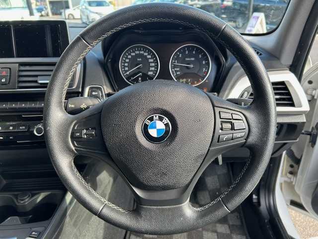 ＢＭＷ １１８ｉ 宮城県 2015(平27)年 10.7万km 白 登録時走行距離106566km/クリアランスソナー/ETC/アイドリングストップ/フォグランプ/ダブルミラー