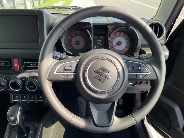 スズキ ジムニー ノマド FC 愛知県 2025(令7)年 0.1千km 黒 登録済未使用車/スズキセーフティサポート/レーダークルーズコントロール/シートヒーター/コーナーセンサー/純正アルミホイール/４ＷＤ/LEDヘッドライト/レーンキープアシスト/ダウンヒルアシストコントロール/オートマチックハイビーム/衝突軽減システム/ステアリングスイッチ/スマートキー/プッシュスタート