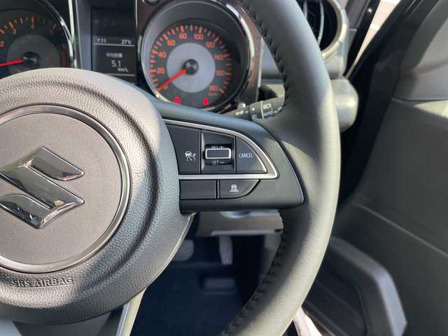 スズキ ジムニー ノマド FC 愛知県 2025(令7)年 0.1千km 黒 登録済未使用車/スズキセーフティサポート/レーダークルーズコントロール/シートヒーター/コーナーセンサー/純正アルミホイール/４ＷＤ/LEDヘッドライト/レーンキープアシスト/ダウンヒルアシストコントロール/オートマチックハイビーム/衝突軽減システム/ステアリングスイッチ/スマートキー/プッシュスタート