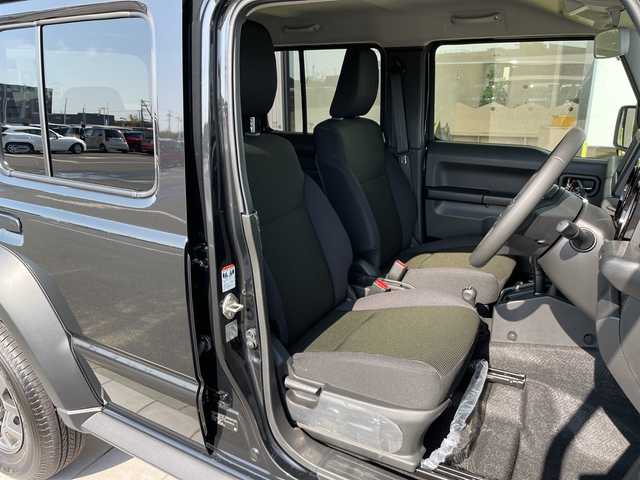 スズキ ジムニー ノマド FC 愛知県 2025(令7)年 0.1千km 黒 登録済未使用車/スズキセーフティサポート/レーダークルーズコントロール/シートヒーター/コーナーセンサー/純正アルミホイール/４ＷＤ/LEDヘッドライト/レーンキープアシスト/ダウンヒルアシストコントロール/オートマチックハイビーム/衝突軽減システム/ステアリングスイッチ/スマートキー/プッシュスタート