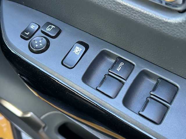 スズキ ハスラー Jスタイル Ⅱ ターボ 栃木県 2017(平29)年 7万km アクティブイエロー/ブラック2トーンルーフ 4WDターボ/デュアルセンサーブレーキサポート/純正メモリナビ/フルセグTV/DVD/Bluetooth/USB/TVキャンセラー/全方位カメラ/ETC/ハーフレザーシート/前席シートヒーター/AC100V/100W電源/クルーズコントロール/アイドリングストップ/HIDヘッドライト/オートライト/フォグランプ/横滑り防止装置/ダウンヒルアシストコントロール/スマートキー/プッシュスタート/純正フロアマット/純正15インチAW