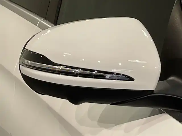 メルセデス・ベンツ ＧＬＣ２２０ d 4マチックスポーツ 愛知県 2018(平30)年 5万km ポーラホワイト 純正ナビ/全方位カメラ/ビルトインETC/ブラインドスポットモニター/パワーシート（シートメモリー）/シートヒーター/レーダークルーズコントロール/DRIVING PACKAGE (運転支援パッケージ)/AMGスタイリングパッケージ/ダイナミックLEDヘッドランプ/アダプティブハイビームアシスト・プラス/ヘッドアップディスプレイ/保証書/取説/スペアキー１本