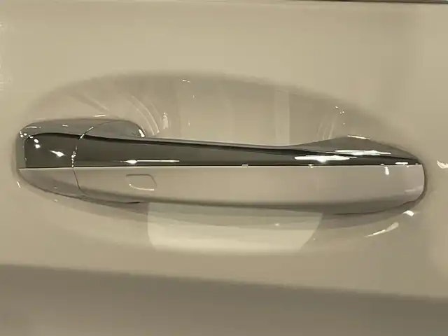 メルセデス・ベンツ ＧＬＣ２２０ d 4マチックスポーツ 愛知県 2018(平30)年 5万km ポーラホワイト 純正ナビ/全方位カメラ/ビルトインETC/ブラインドスポットモニター/パワーシート（シートメモリー）/シートヒーター/レーダークルーズコントロール/DRIVING PACKAGE (運転支援パッケージ)/AMGスタイリングパッケージ/ダイナミックLEDヘッドランプ/アダプティブハイビームアシスト・プラス/ヘッドアップディスプレイ/保証書/取説/スペアキー１本