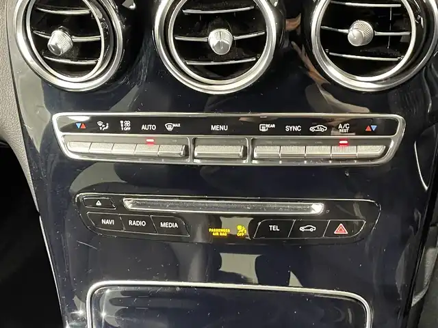 メルセデス・ベンツ ＧＬＣ２２０ d 4マチックスポーツ 愛知県 2018(平30)年 5万km ポーラホワイト 純正ナビ/全方位カメラ/ビルトインETC/ブラインドスポットモニター/パワーシート（シートメモリー）/シートヒーター/レーダークルーズコントロール/DRIVING PACKAGE (運転支援パッケージ)/AMGスタイリングパッケージ/ダイナミックLEDヘッドランプ/アダプティブハイビームアシスト・プラス/ヘッドアップディスプレイ/保証書/取説/スペアキー１本