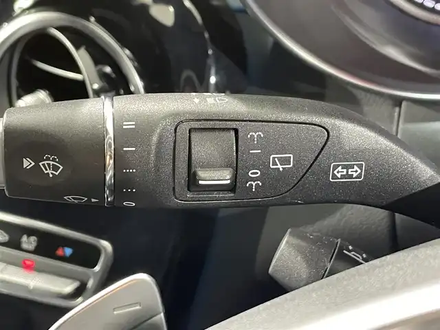 メルセデス・ベンツ ＧＬＣ２２０ d 4マチックスポーツ 愛知県 2018(平30)年 5万km ポーラホワイト 純正ナビ/全方位カメラ/ビルトインETC/ブラインドスポットモニター/パワーシート（シートメモリー）/シートヒーター/レーダークルーズコントロール/DRIVING PACKAGE (運転支援パッケージ)/AMGスタイリングパッケージ/ダイナミックLEDヘッドランプ/アダプティブハイビームアシスト・プラス/ヘッドアップディスプレイ/保証書/取説/スペアキー１本