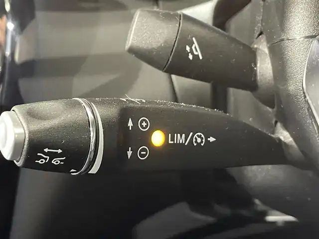 メルセデス・ベンツ ＧＬＣ２２０ d 4マチックスポーツ 愛知県 2018(平30)年 5万km ポーラホワイト 純正ナビ/全方位カメラ/ビルトインETC/ブラインドスポットモニター/パワーシート（シートメモリー）/シートヒーター/レーダークルーズコントロール/DRIVING PACKAGE (運転支援パッケージ)/AMGスタイリングパッケージ/ダイナミックLEDヘッドランプ/アダプティブハイビームアシスト・プラス/ヘッドアップディスプレイ/保証書/取説/スペアキー１本