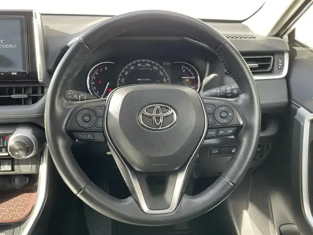 トヨタ ＲＡＶ４ G Zパッケージ 長野県 2019(令1)年 6.1万km ホワイトパールクリスタルシャイン ４WD/トヨタセーフティセンス/黒レザーシート/純正９インチメモリナビ（型式：NSZT-Y68T）/・CD/DVD/Bluetooth/フルセグTV/全方位カメラ/純正ビルトインETC2.0/デジタルインナーミラー/電動リアゲート/純正19インチAW/前方ドライブレコーダー/前後コーナーセンサー/追従型クルーズコントロール/前席シートヒーター/ステアリングヒーター/運転席パワーシート/純正フロアマット/純正ドアバイザー/LEDオートライト/プッシュスタート/スマートキー/取扱説明書/保証書