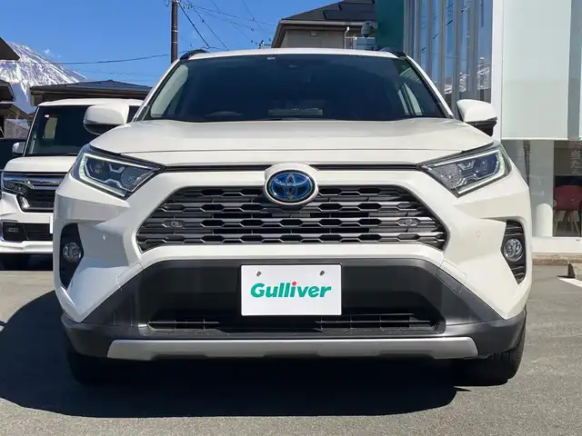 トヨタ ＲＡＶ４ ハイブリットG 静岡県 2020(令2)年 5万km ホワイトパールクリスタルシャイン エンジンスタートボタン/スマートキー/パワーステアリング/パワーウィンドウ/アイドリングストップ/Wオートエアコン/クルーズコントロール/ETC/バックカメラ/ナビ（CD.DVD.BT.フルセグ）/電動リアゲート/純正フロアマット/D席パワーシート/D席+N席シートヒーター・エアー/ルーフレール/純正アルミホイール/ABS/横滑り防止装置/盗難防止装置/オートライト/コーナーセンサー/W+サイドエアバック/衝突軽減システム/カーテンエアバック