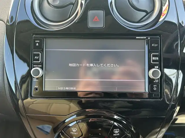 日産 ノート e－パワー X 和歌山県 2017(平29)年 3万km ブリリアントホワイトパール 純正ナビ/Bluetooth/フルセグTV/アラウンドビューモニター/ＤＩＳＣ再生可/スマートルームミラー/エマージェンシーブレーキ/レーンキープアシスト/横滑り防止装置/プッシュスタート/ＥＴＣ/純正フロアマット/電格ミラー/レザー調シートカバー/ＬＥＤライト