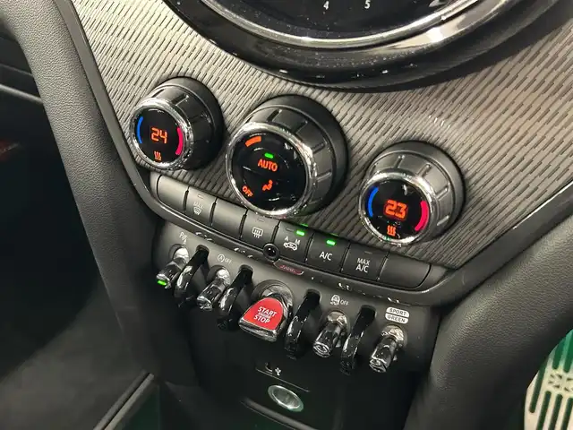 ＭＩＮＩ ＢＭＷ ミニ クロスオーバー クーパー D 岡山県 2021(令3)年 4.1万km セージグリーンメタリック 純正HDDナビ/バックカメラ/PDC/アンビエントライト/デジタルメーター/HUD/LEDヘッドライト/オートライト/ミニドライビングモード/ミラー一体型ETC/インテリジェントセーフティー/ACC/レインセンサー/コンフォートアクセス/ブラックルーフ/前後ドラレコ