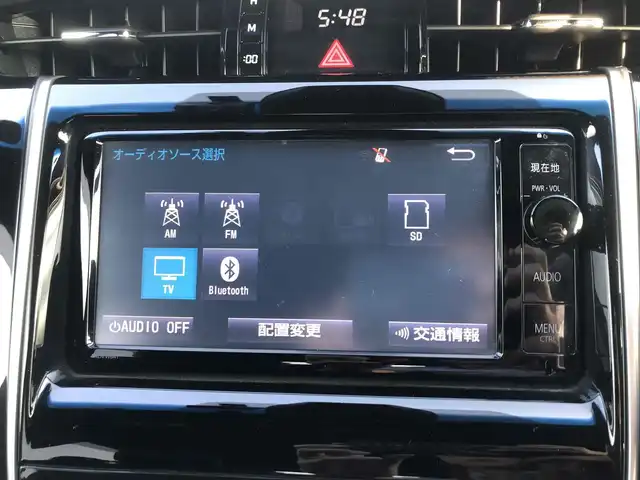 トヨタ ハリアー プレミアム 福岡県 2016(平28)年 5.3万km ホワイトパールクリスタルシャイン ワンオーナー/純正SDナビ/　フルセグTV/CD/DVD/Bluetooth/バックカメラ/パワーバックドア/ハーフレザーシート/運転席パワーシート/アイドリングストップ/ウィンカーミラー/クルーズコントロール/LDA（ステアリング制御付）/ドアバイザー/純正フロアマット/プッシュスタート/ETC/LEDヘッドライト/ステアリングスイッチ/純正18インチアルミホイール/取扱説明書/保証書