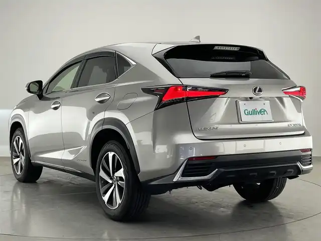 レクサス ＮＸ 300h Iパッケージ 愛知県 2019(令1)年 7.5万km ソニックチタニウム 後期型　純正ナビ　フルセグＴＶ　ムーンルーフ　全方位カメラ　黒革　シートヒーター　ハンドルヒーター　電動リアゲート　ＢＳＭ　純正ＯＰ１８インチＡＷ　レクサスセーフティシステム　衝突軽減装置　追従クルコン　パドルシフト　三眼ＬＥＤオートライト　　ETC2.0　禁煙車