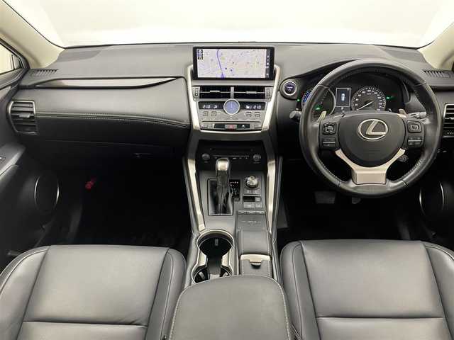 レクサス ＮＸ 300h Iパッケージ 愛知県 2019(令1)年 7.5万km ソニックチタニウム 後期型　純正ナビ　フルセグＴＶ　ムーンルーフ　全方位カメラ　黒革　シートヒーター　ハンドルヒーター　電動リアゲート　ＢＳＭ　純正ＯＰ１８インチＡＷ　レクサスセーフティシステム　衝突軽減装置　追従クルコン　パドルシフト　三眼ＬＥＤオートライト　　ETC2.0　禁煙車