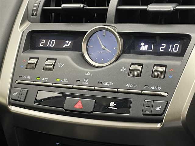 レクサス ＮＸ 300h Iパッケージ 愛知県 2019(令1)年 7.5万km ソニックチタニウム 後期型　純正ナビ　フルセグＴＶ　ムーンルーフ　全方位カメラ　黒革　シートヒーター　ハンドルヒーター　電動リアゲート　ＢＳＭ　純正ＯＰ１８インチＡＷ　レクサスセーフティシステム　衝突軽減装置　追従クルコン　パドルシフト　三眼ＬＥＤオートライト　　ETC2.0　禁煙車