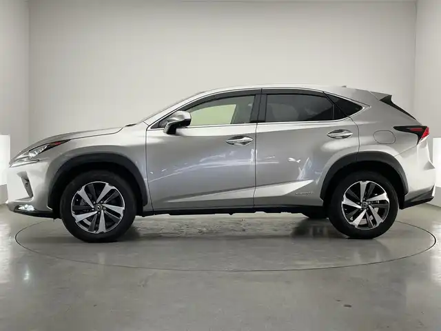 レクサス ＮＸ 300h Iパッケージ 愛知県 2019(令1)年 7.5万km ソニックチタニウム 後期型　純正ナビ　フルセグＴＶ　ムーンルーフ　全方位カメラ　黒革　シートヒーター　ハンドルヒーター　電動リアゲート　ＢＳＭ　純正ＯＰ１８インチＡＷ　レクサスセーフティシステム　衝突軽減装置　追従クルコン　パドルシフト　三眼ＬＥＤオートライト　　ETC2.0　禁煙車