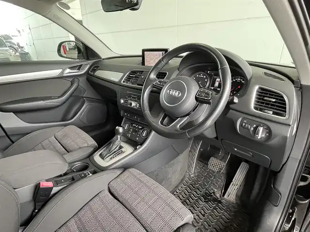 アウディ Ｑ３ 2．0 TFSI クワトロ 180PS 山形県 2017(平29)年 6.1万km ミトスブラックメタリック 純正ナビ/バックカメラ/フルセグTV/ダウンヒルアシスト/パノラマサンルーフ/コーナーセンサー/衝突軽減ブレーキ/レーンキープアシスト/ブラインドスポットモニター/パワーシート