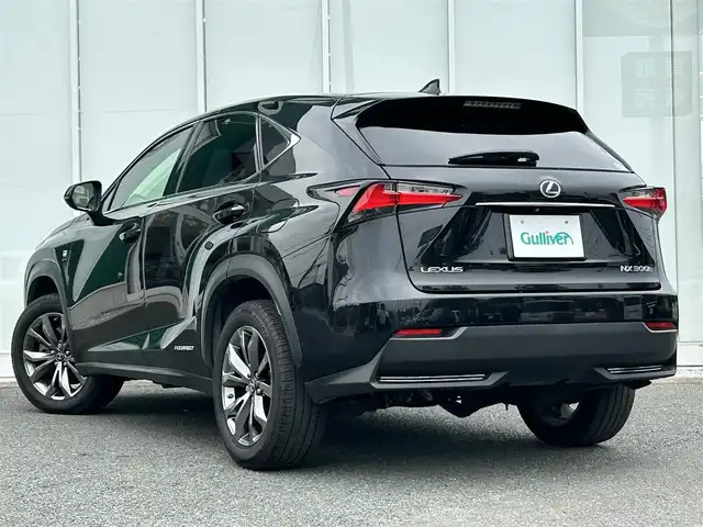 レクサス ＮＸ 300h Fスポーツ 福岡県 2017(平29)年 7.6万km グラファイトブラックガラスフレーク ・純正ナビ/（フルセグ/Bluetooth/CD/DVD/USB/AM/FM/AUX）/・バック/全方位カメラ/・ビルドインETC2.0/・クルーズコントロール（追従走行可）/・横滑り防止装置/・レーンキープアシスト/・衝突軽減システム/・BSM/・オートマチックハイビーム/・フォグランプ/・パドルシフト/・ステアリングスイッチ/・ヒートステアリング/・デュアルオートエアコン/・100V電源/・D/N席シートヒーター/・D/N席エアシート/・D席メモリーシート/・オート電格ミラー/・電動パーキングブレーキ/・オートホールド/・ECO/Normal/Sportモード/・カードキー/・ISOFIX