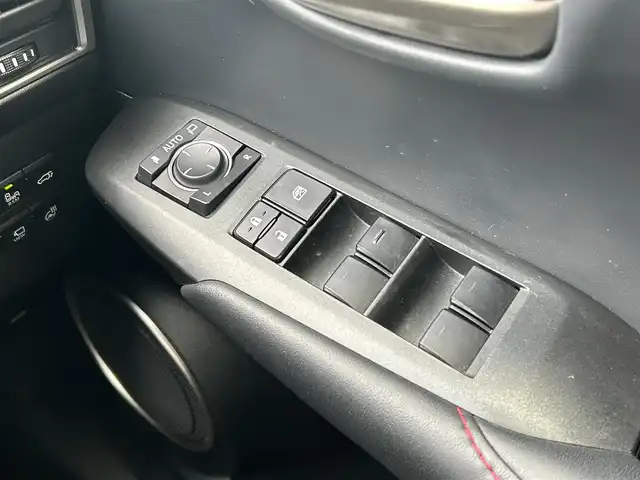 レクサス ＮＸ 300h Fスポーツ 福岡県 2017(平29)年 7.6万km グラファイトブラックガラスフレーク ・純正ナビ/（フルセグ/Bluetooth/CD/DVD/USB/AM/FM/AUX）/・バック/全方位カメラ/・ビルドインETC2.0/・クルーズコントロール（追従走行可）/・横滑り防止装置/・レーンキープアシスト/・衝突軽減システム/・BSM/・オートマチックハイビーム/・フォグランプ/・パドルシフト/・ステアリングスイッチ/・ヒートステアリング/・デュアルオートエアコン/・100V電源/・D/N席シートヒーター/・D/N席エアシート/・D席メモリーシート/・オート電格ミラー/・電動パーキングブレーキ/・オートホールド/・ECO/Normal/Sportモード/・カードキー/・ISOFIX