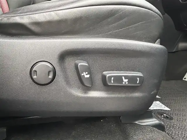 レクサス ＮＸ 300h Fスポーツ 福岡県 2017(平29)年 7.6万km グラファイトブラックガラスフレーク ・純正ナビ/（フルセグ/Bluetooth/CD/DVD/USB/AM/FM/AUX）/・バック/全方位カメラ/・ビルドインETC2.0/・クルーズコントロール（追従走行可）/・横滑り防止装置/・レーンキープアシスト/・衝突軽減システム/・BSM/・オートマチックハイビーム/・フォグランプ/・パドルシフト/・ステアリングスイッチ/・ヒートステアリング/・デュアルオートエアコン/・100V電源/・D/N席シートヒーター/・D/N席エアシート/・D席メモリーシート/・オート電格ミラー/・電動パーキングブレーキ/・オートホールド/・ECO/Normal/Sportモード/・カードキー/・ISOFIX