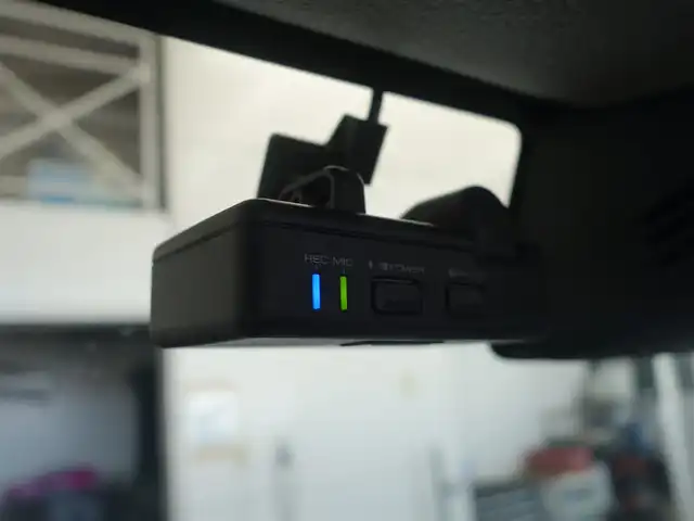 スズキ ジムニー XG 静岡県 2019(平31)年 5.6万km ブルーイッシュブラックパール3 禁煙車/スズキセーフティサポート/　・デュアルセンサーブレーキサポート/　・誤発進抑制機能/　・車線逸脱警報/　・ふらつき警報/　・先行車発進のお知らせ/　・標識認識機能/　・ハイビームアシスト/　・オートライト/ディーラーオプションKENWOOD SDナビ/　CD/DVD/BT/SD/USB/iPod／フルセグTV/ビルトインETC/純正前方ドライブレコーダー/純正キーレス/背面タイヤ/純正フロアマット／ドアバイザー/取扱説明書／保証書