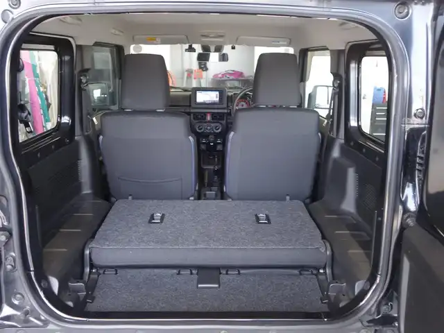 スズキ ジムニー XG 静岡県 2019(平31)年 5.6万km ブルーイッシュブラックパール3 禁煙車/スズキセーフティサポート/　・デュアルセンサーブレーキサポート/　・誤発進抑制機能/　・車線逸脱警報/　・ふらつき警報/　・先行車発進のお知らせ/　・標識認識機能/　・ハイビームアシスト/　・オートライト/ディーラーオプションKENWOOD SDナビ/　CD/DVD/BT/SD/USB/iPod／フルセグTV/ビルトインETC/純正前方ドライブレコーダー/純正キーレス/背面タイヤ/純正フロアマット／ドアバイザー/取扱説明書／保証書