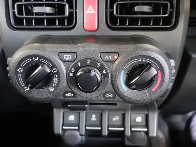 スズキ ジムニー XG 静岡県 2019(平31)年 5.6万km ブルーイッシュブラックパール3 禁煙車/スズキセーフティサポート/　・デュアルセンサーブレーキサポート/　・誤発進抑制機能/　・車線逸脱警報/　・ふらつき警報/　・先行車発進のお知らせ/　・標識認識機能/　・ハイビームアシスト/　・オートライト/ディーラーオプションKENWOOD SDナビ/　CD/DVD/BT/SD/USB/iPod／フルセグTV/ビルトインETC/純正前方ドライブレコーダー/純正キーレス/背面タイヤ/純正フロアマット／ドアバイザー/取扱説明書／保証書