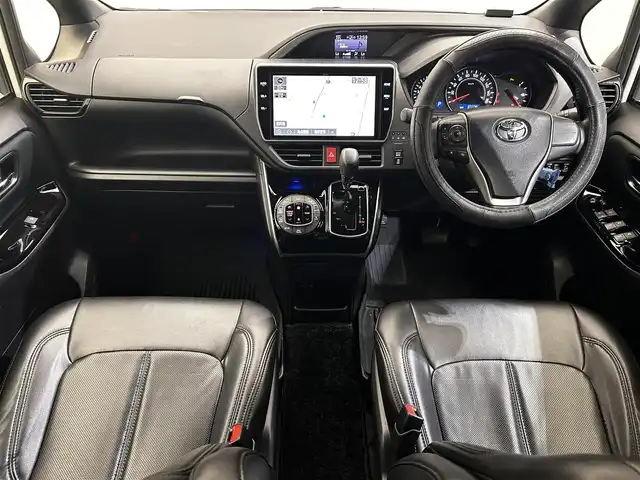 トヨタ ヴォクシー ZS 煌Ⅱ 愛媛県 2020(令2)年 3.8万km ホワイトパールクリスタルシャイン 純正10型ナビ/(Bluetooth/フルセグ)/バックカメラ/両側電動スライドドア/クルーズコントロール/ドライブレコーダー/衝突被害軽減ブレーキ/レーンキープアシスト/革シートカバー/ステアリングスイッチ/オートマチックハイビーム/オートライト/フォグランプ/サイドサンシェード/ドアバイザー/スペアキー/保証書、取扱説明書