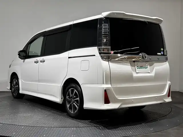 トヨタ ヴォクシー ZS 煌Ⅱ 愛媛県 2020(令2)年 3.8万km ホワイトパールクリスタルシャイン 純正10型ナビ/(Bluetooth/フルセグ)/バックカメラ/両側電動スライドドア/クルーズコントロール/ドライブレコーダー/衝突被害軽減ブレーキ/レーンキープアシスト/革シートカバー/ステアリングスイッチ/オートマチックハイビーム/オートライト/フォグランプ/サイドサンシェード/ドアバイザー/スペアキー/保証書、取扱説明書
